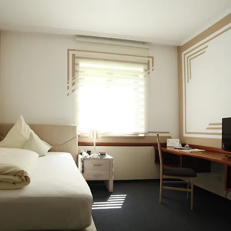 Hotel Garni Zum Gockl Unterfoehring