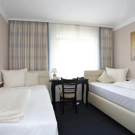 Hotel Garni Zum Gockl 3*